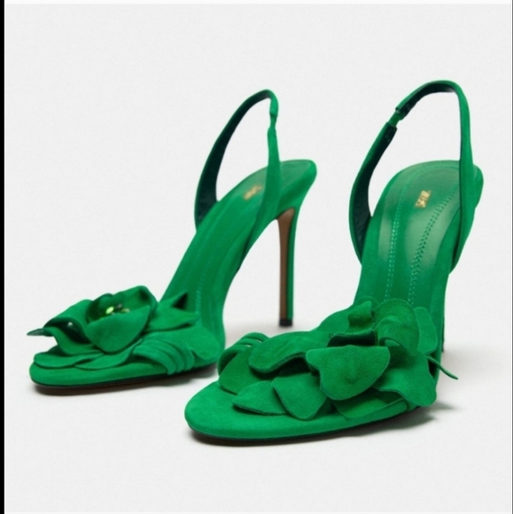 Zara Shoes - ❌️SOLD❌️LEATHER FLOWER GREEN SANDALS SIZE 6.5